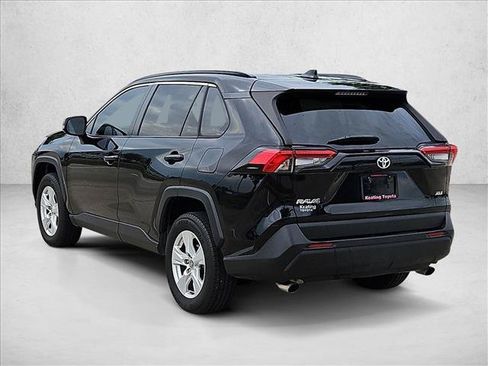 Used 2021 Toyota RAV4 XLE w/ Convenience Package FWD image 6