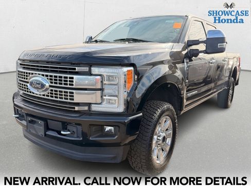 Used 2018 Ford F250 Platinum w/ Platinum Ultimate Package image 2
