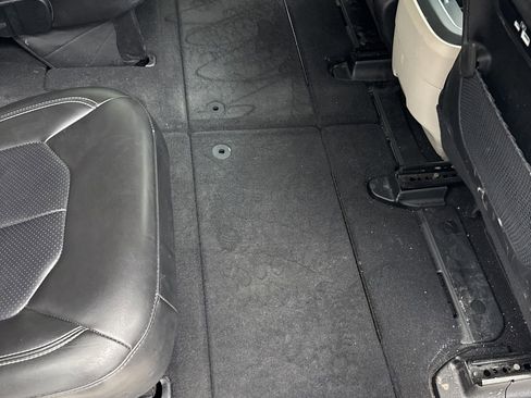 Used 2023 Chrysler Pacifica Touring-L image 29