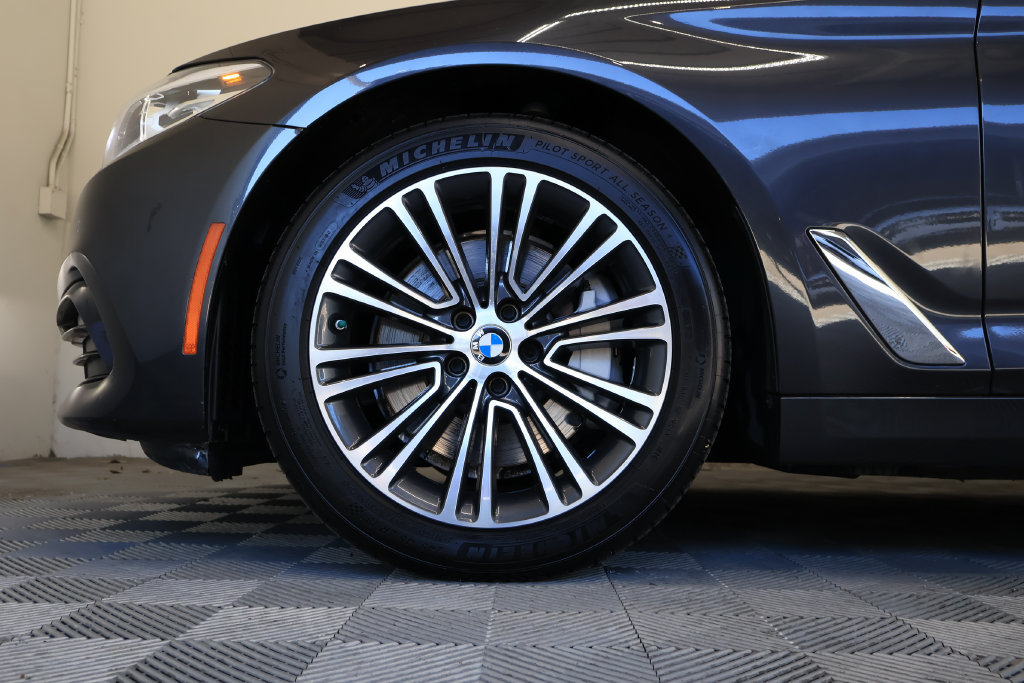 Used 2019 BMW 540i w/ Convenience Package RWD image 9