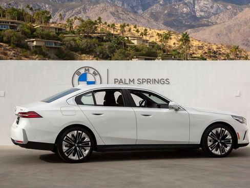 Certified 2025 BMW 530i xDrive w/ Premium Package image 5