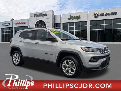 Certified 2025 Jeep Compass Latitude image 1