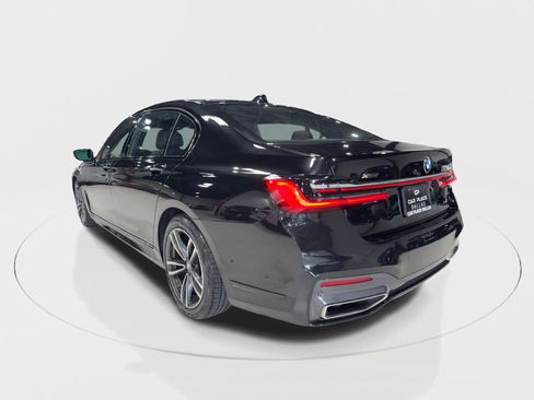Used 2022 BMW 750i xDrive w/ M Sport Package image 8