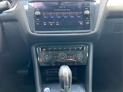 Used 2019 Volkswagen Tiguan SE w/ Panoramic Sunroof Package FWD image 16