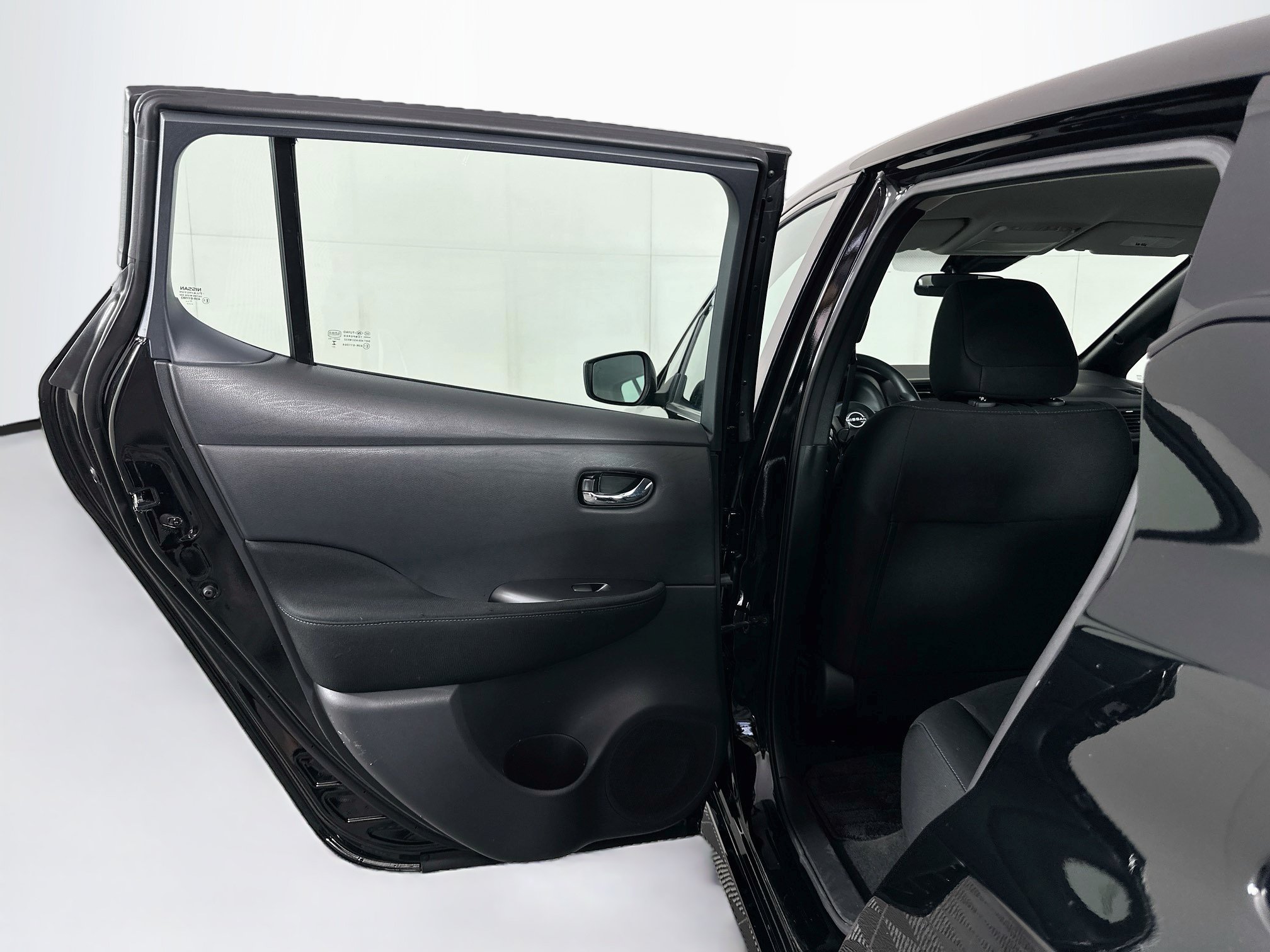 Used 2025 Nissan Leaf S FWD image 25