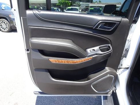 Used 2017 Chevrolet Suburban Premier AWD/4WD image 16
