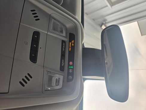 Used 2020 Chevrolet Equinox Premier image 17