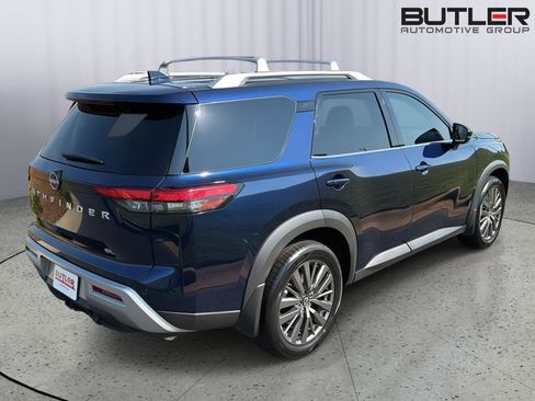 Used 2024 Nissan Pathfinder SL w/ SL Premium Package FWD image 6