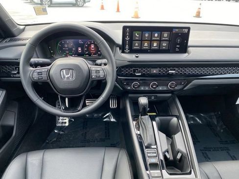 Used 2025 Honda Accord Sport image 9
