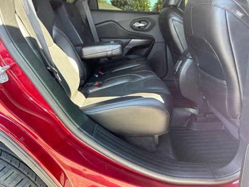 Used 2019 Jeep Cherokee Limited FWD image 45