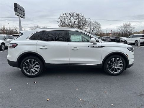 Certified 2022 Lincoln Nautilus Reserve image 4