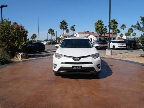 Used 2018 Toyota RAV4 Limited image 6