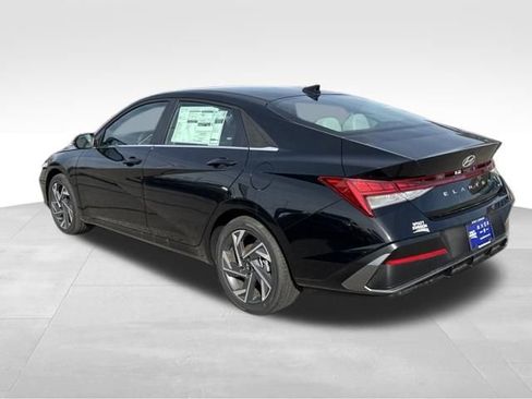 New 2026 Hyundai Elantra Limited FWD image 3