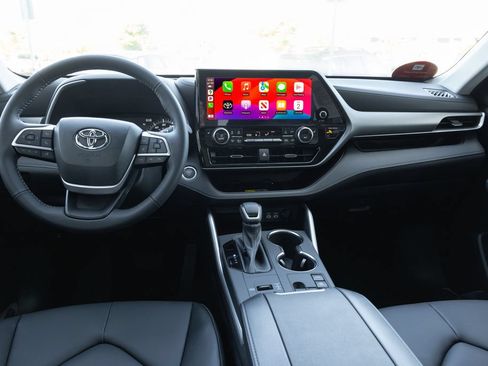 New 2026 Toyota Highlander XLE AWD/4WD image 13
