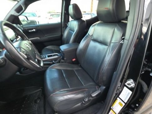 Used 2019 Toyota Tacoma Limited image 11