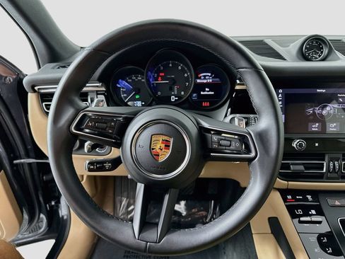 Certified 2026 Porsche Macan AWD/4WD image 12