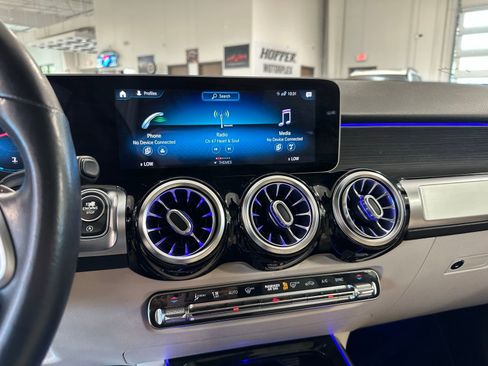 Used 2021 Mercedes-Benz GLB 250 w/ Premium Package image 25