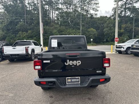 Used 2023 Jeep Gladiator Overland image 15