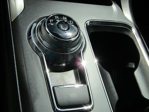 Used 2019 Ford Fusion SE FWD image 25