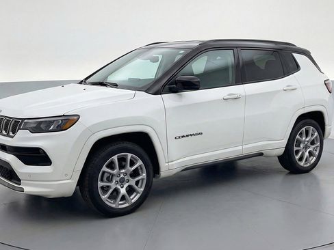 Used 2025 Jeep Compass Limited AWD/4WD image 3