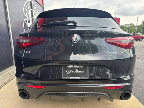 Used 2023 Alfa Romeo Stelvio Veloce AWD/4WD image 10