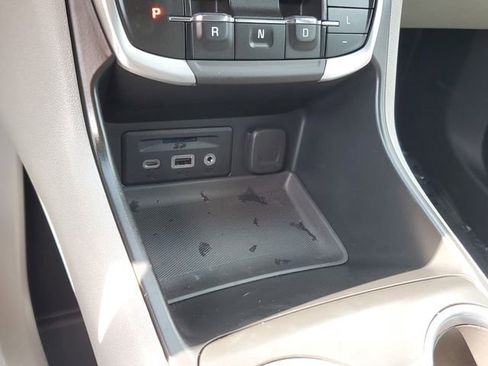 Used 2022 GMC Terrain SLT image 23