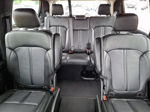 Used 2024 Jeep Wagoneer Series III AWD/4WD image 19