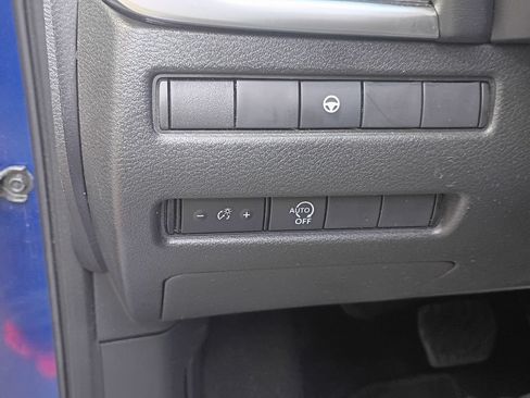 Used 2023 Nissan Rogue SV AWD/4WD image 18