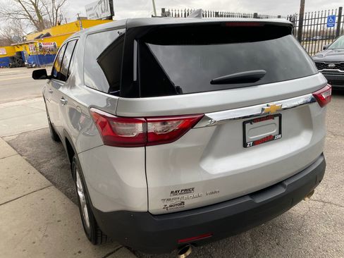 Used 2018 Chevrolet Traverse LS image 2