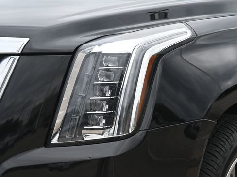 Used 2020 Cadillac Escalade Luxury AWD/4WD image 27