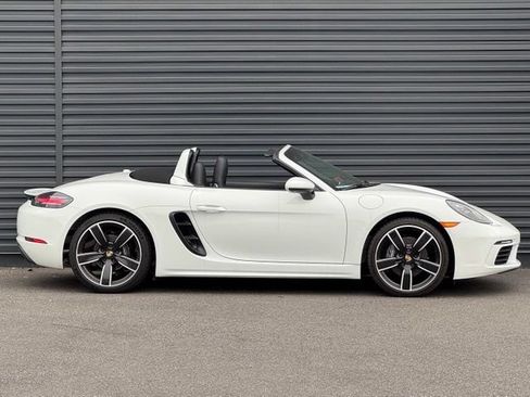 Used 2024 Porsche 718 Boxster RWD image 8