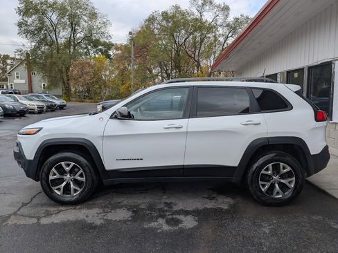 Used 2016 Jeep Cherokee Trailhawk image 4
