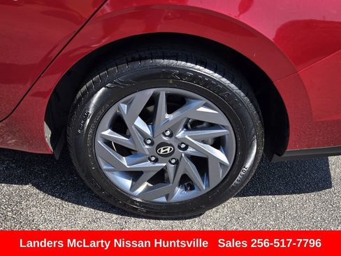Used 2024 Hyundai Elantra SEL FWD image 12