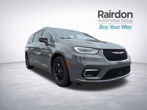 Used 2022 Chrysler Pacifica Touring-L FWD image 1
