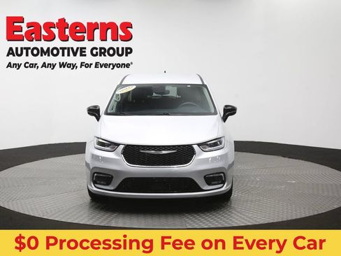 Used 2024 Chrysler Pacifica Touring-L FWD image 54