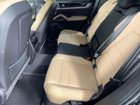 Certified 2026 Porsche Cayenne AWD/4WD image 15