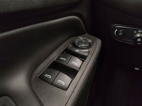 Used 2021 Chevrolet Equinox LT FWD image 27