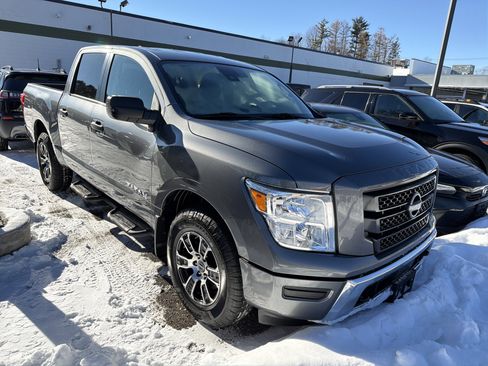 Used 2023 Nissan Titan SV w/ Accessory Utility Package image 2