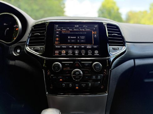 Used 2021 Jeep Grand Cherokee Laredo X AWD/4WD image 20