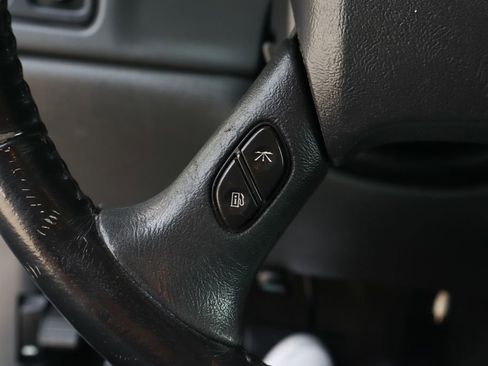 Used 2006 Chevrolet Silverado 2500 LT w/ Heavy-Duty Power Package image 32