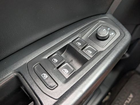 Used 2021 Volkswagen Atlas SE image 37