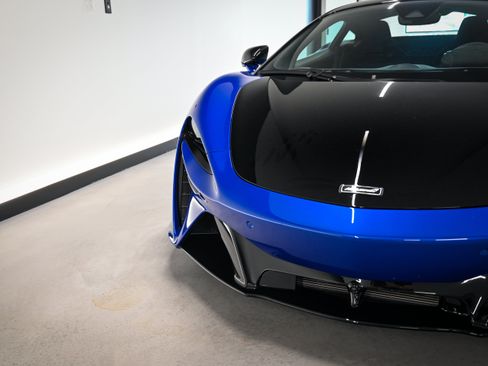 Used 2023 McLaren Artura RWD image 14