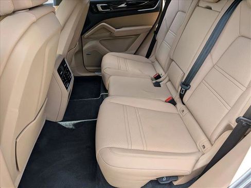 Used 2022 Porsche Cayenne E-Hybrid image 20