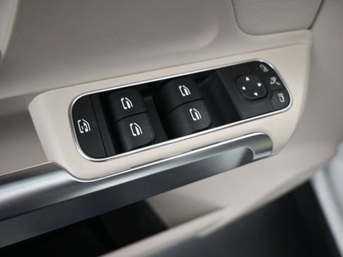 Certified 2025 Mercedes-Benz GLB 250 image 13