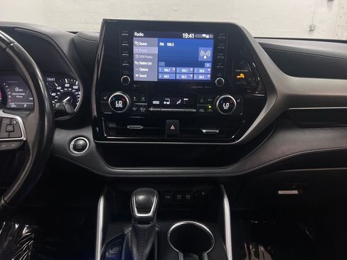 Used 2020 Toyota Highlander XLE FWD image 20