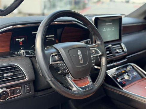 Used 2021 Lincoln Navigator Reserve w/ Luxury Package image 6