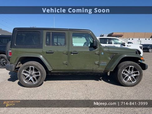 Used 2024 Jeep Wrangler Unlimited image 7