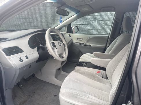 Used 2013 Toyota Sienna LE FWD image 8