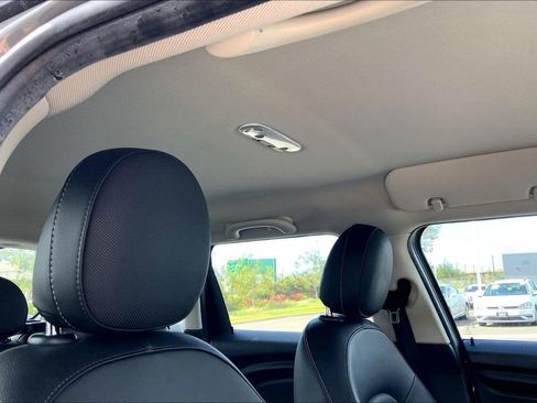 Used 2018 MINI Cooper 4-Door Hardtop image 16