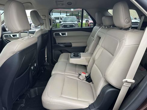 Used 2020 Ford Explorer XLT w/ Equipment Group 202A AWD/4WD image 12